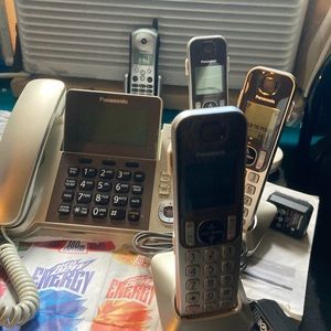 Champagne gold 3 handsets with base system and Panasonic owners manual sale